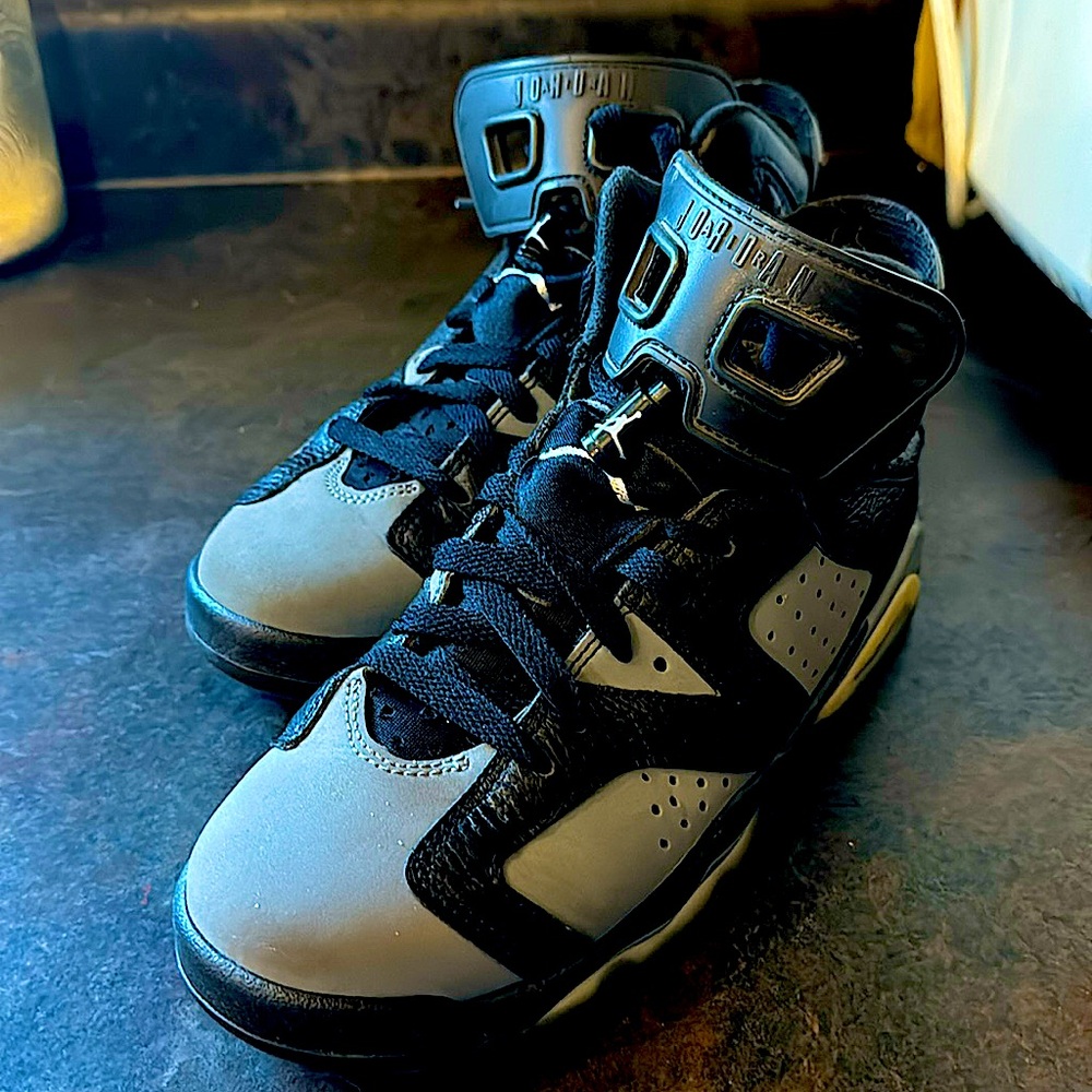 Jordan 6 cool grey size 5.5y 9.5/10